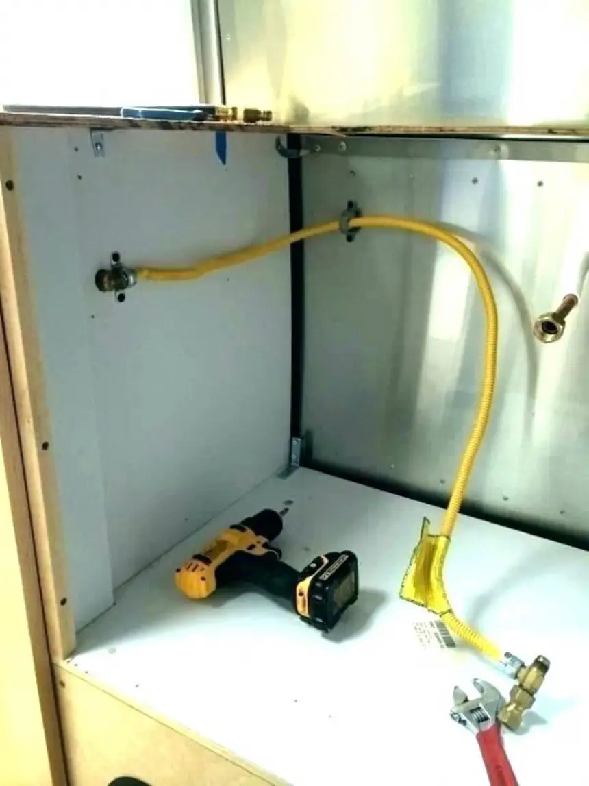Bahariye Doğalgaz Ocak Fleksi Montajı Ocak Fırın Hortumu Montajı Ocak Gaz Bağlama
